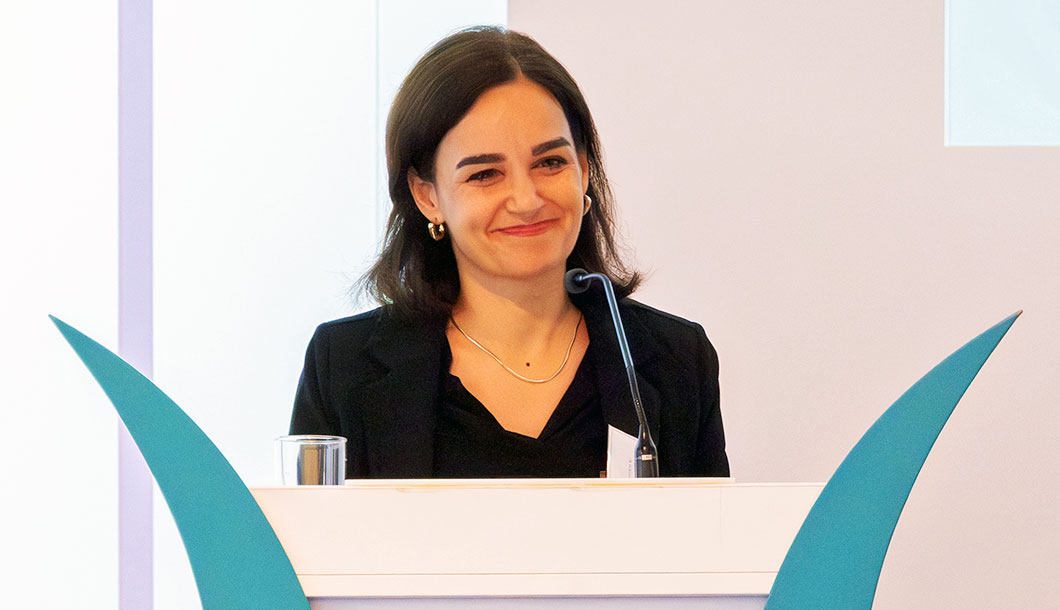 Dr. Seyran Bostancı spricht beim Fachtag zur kultur- und religionssensiblen Pädagogik